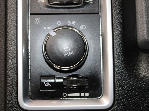 Used 2017 RAM 1500 Big Horn RWD image 31