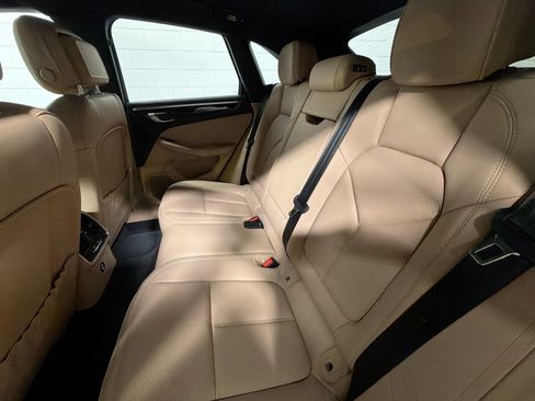 Certified 2026 Porsche Macan AWD/4WD image 21