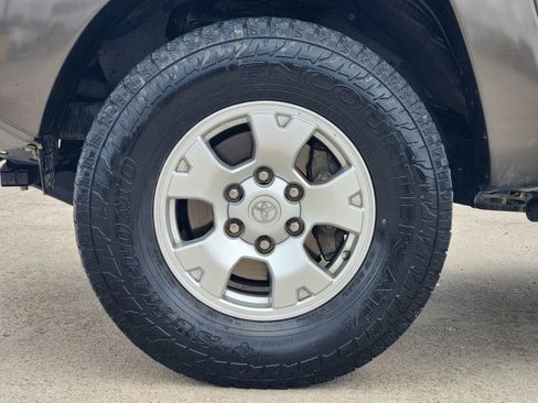 Used 2015 Toyota Tacoma 4x4 Access Cab V6 w/ TRD Off-Road Package image 11