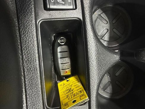 Used 2019 Nissan Rogue SV AWD/4WD image 16