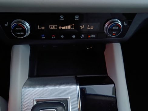 Used 2023 Mitsubishi Outlander SEL FWD image 18