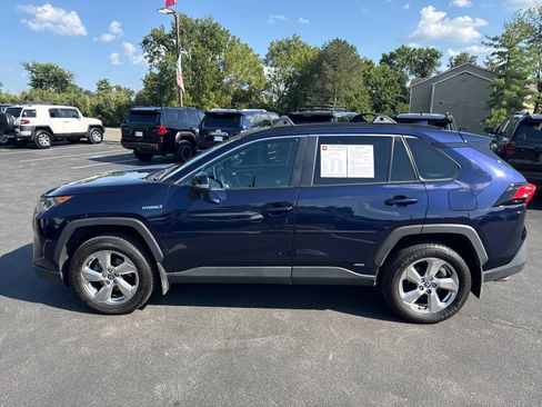 Used 2021 Toyota RAV4 XLE Premium AWD/4WD image 6