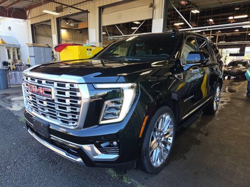 Used 2025 GMC Yukon Denali w/ Denali Reserve Package AWD/4WD image 3