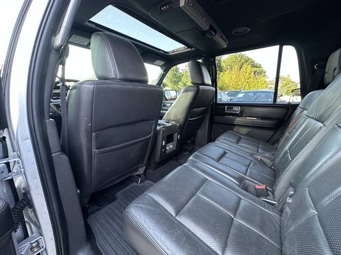 Used 2010 Lincoln Navigator 4WD image 11