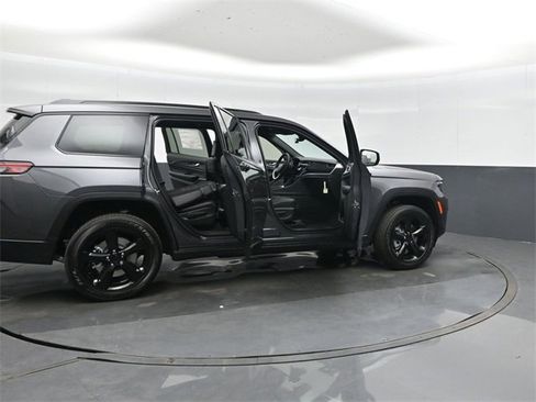 New 2025 Jeep Grand Cherokee L Altitude image 54