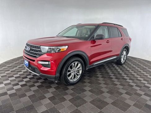 Used 2021 Ford Explorer XLT w/ Equipment Group 202A image 4