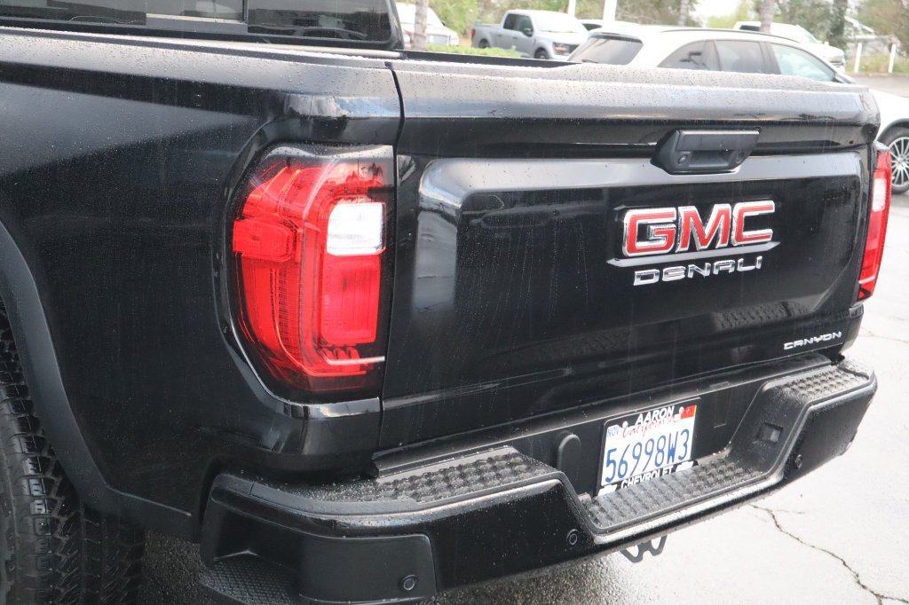 Used 2023 GMC Canyon Denali w/ Denali Black Edition AWD/4WD image 8