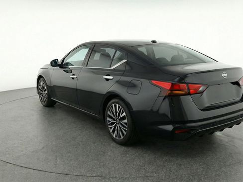 Used 2025 Nissan Altima 2.5 SV image 6