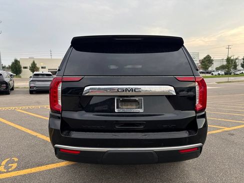 Used 2024 GMC Yukon SLT w/ SLT Premium Package AWD/4WD image 4