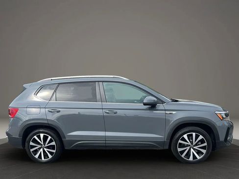 Used 2022 Volkswagen Taos SE AWD/4WD image 4