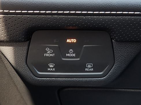 Used 2024 Volkswagen Atlas SE FWD image 24