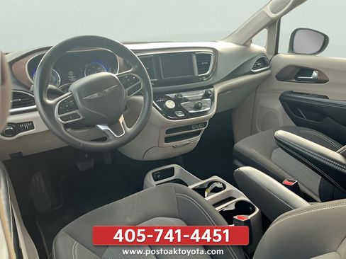 Used 2024 Chrysler Voyager LX FWD image 25