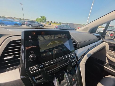Used 2023 Honda Odyssey Touring image 17