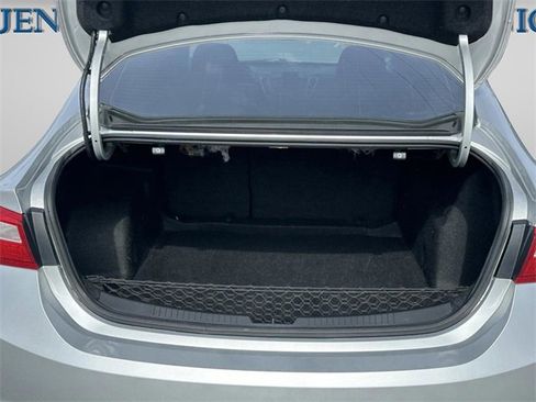 Used 2020 Chevrolet Malibu LS image 34