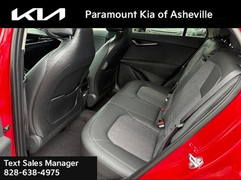 New 2025 Kia Niro EX image 22
