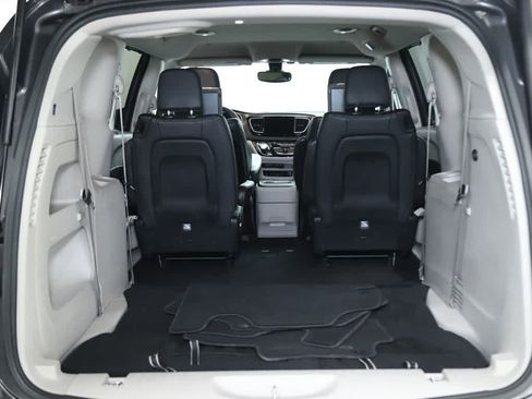 Used 2017 Chrysler Pacifica Touring-L Plus w/ Tire & Wheel Group FWD image 31