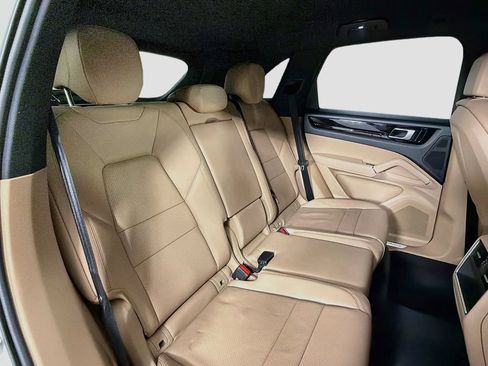 Used 2019 Porsche Cayenne AWD/4WD image 27