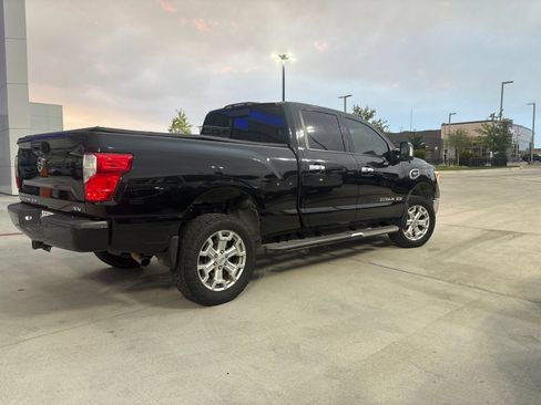 Used 2017 Nissan Titan SV RWD image 9