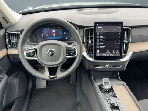 Certified 2025 Volvo XC90 B5 Plus image 27