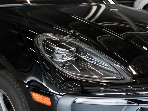 Certified 2023 Porsche Macan AWD/4WD image 24
