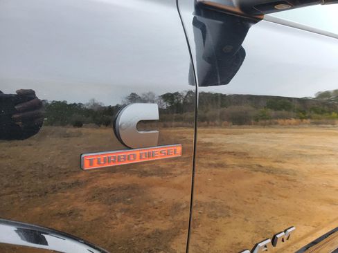 Used 2019 RAM 2500 Laramie image 18