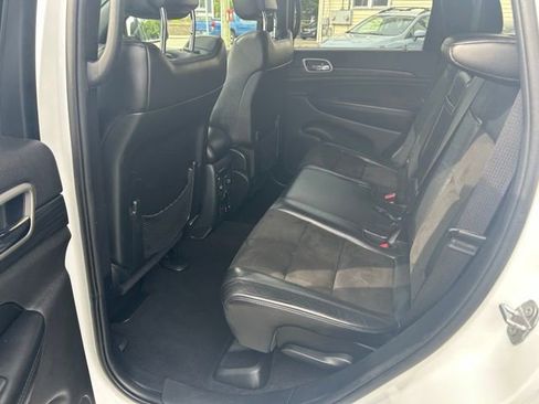 Used 2019 Jeep Grand Cherokee Altitude image 14