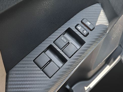 Used 2015 Toyota RAV4 XLE FWD image 12