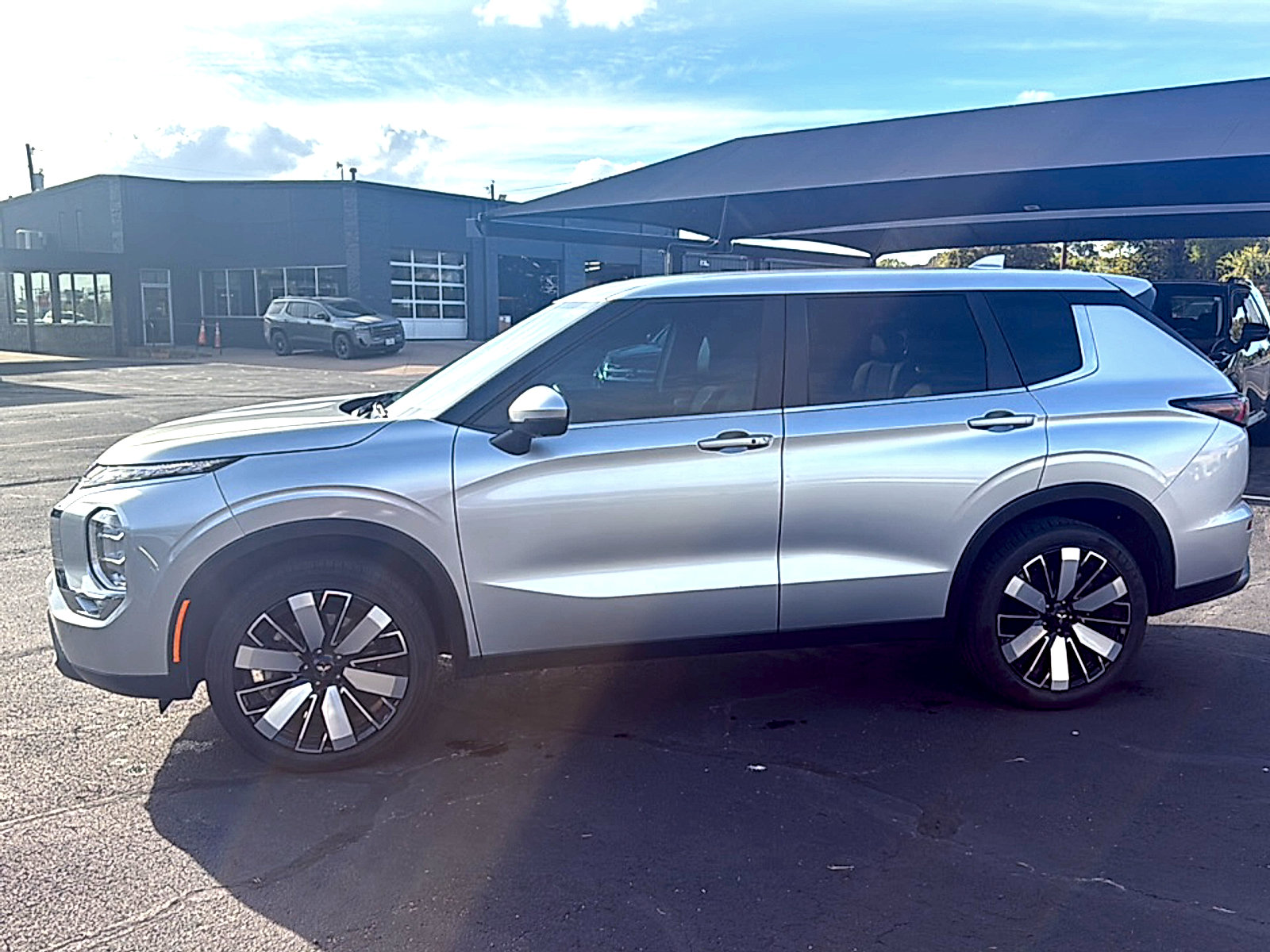 Used 2025 Mitsubishi Outlander SE FWD image 5