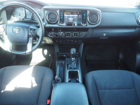 Used 2018 Toyota Tacoma TRD Off-Road w/ Technology Package image 18