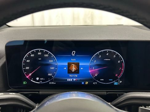 Used 2025 Mercedes-Benz GLA 250 4MATIC image 16