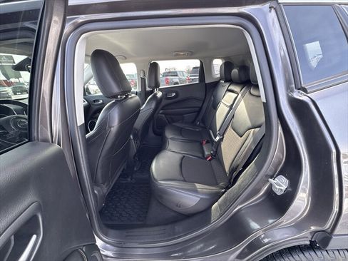 Used 2019 Jeep Compass Latitude w/ Popular Equipment Group AWD/4WD image 15