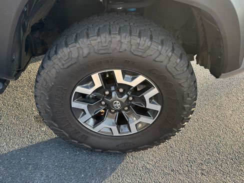 Used 2021 Toyota Tacoma TRD Off-Road image 34