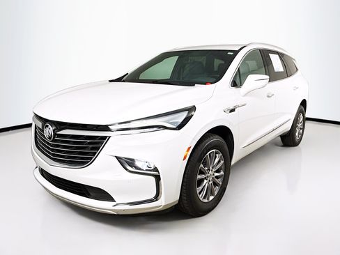 Used 2023 Buick Enclave Essence w/ Sound and Sites Package FWD image 4