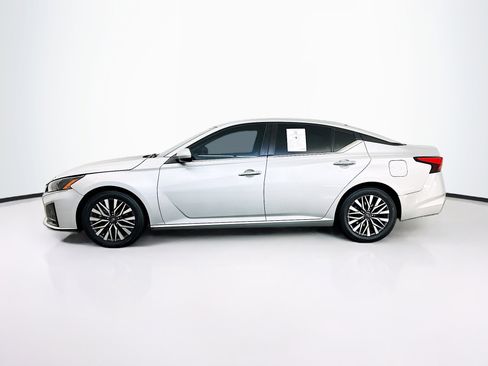 Used 2023 Nissan Altima 2.5 SV image 4