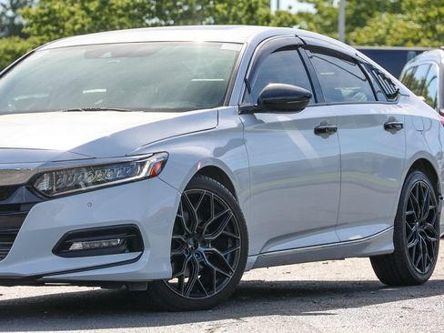 Used 2019 Honda Accord Touring image 16