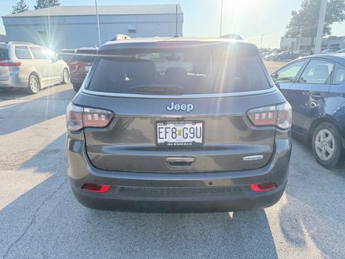 Used 2018 Jeep Compass Latitude FWD image 3