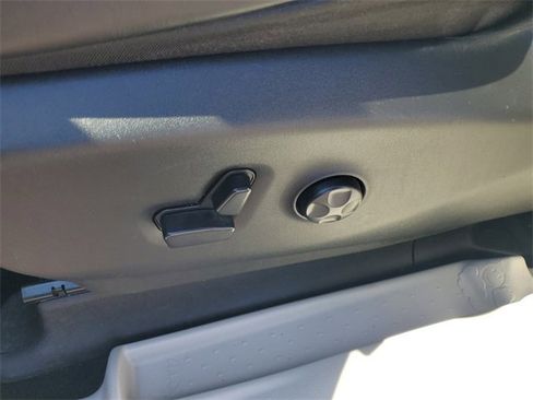 Used 2023 Chrysler Pacifica Limited image 7