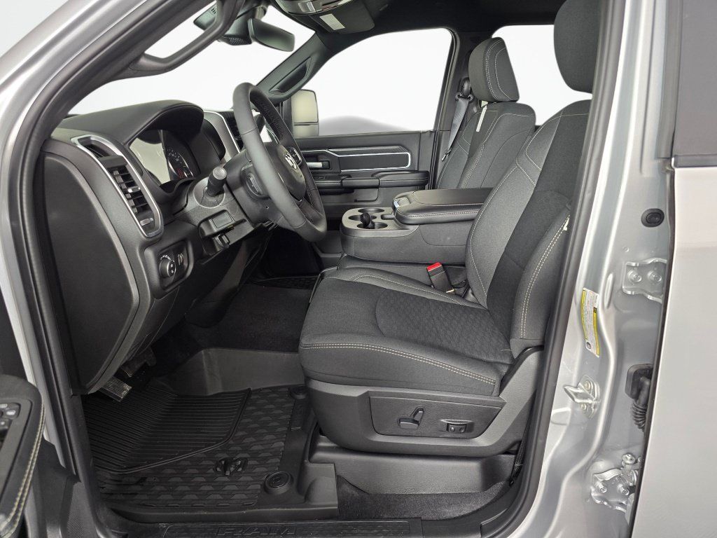New 2026 RAM 3500 Big Horn AWD/4WD image 19