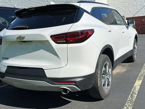 Used 2023 Chevrolet Blazer LT w/ Convenience Package FWD image 3