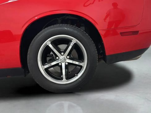 Used 2010 Dodge Challenger SE RWD image 33