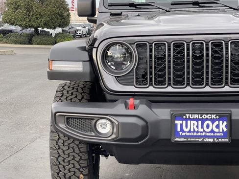 New 2026 Jeep Wrangler Unlimited Rubicon w/ Technology Group image 4
