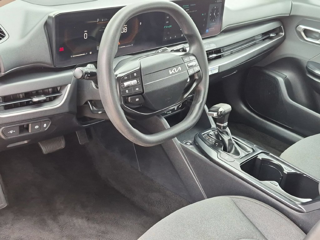 Used 2025 Kia K4 FWD image 15
