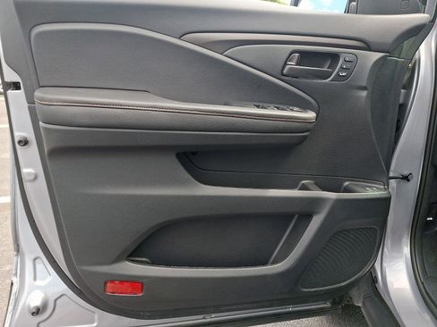 Used 2025 Honda Passport TrailSport image 12