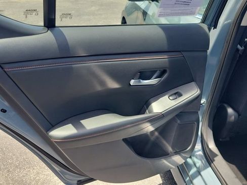 Certified 2025 Nissan Sentra SR FWD image 11