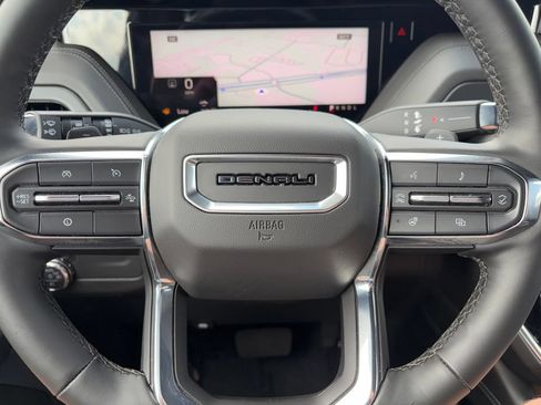 Used 2025 GMC Yukon Denali AWD/4WD image 11