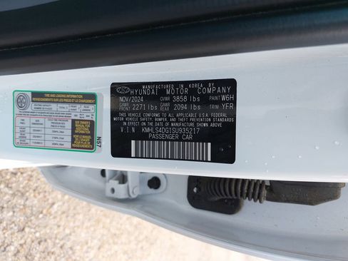 Certified 2025 Hyundai Elantra SEL FWD image 37