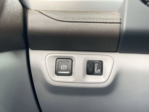 Used 2023 GMC Acadia SLE w/ Driver Convenience Package image 13