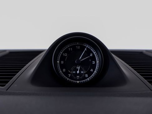 Certified 2024 Porsche Macan w/ Premium Plus Package image 15