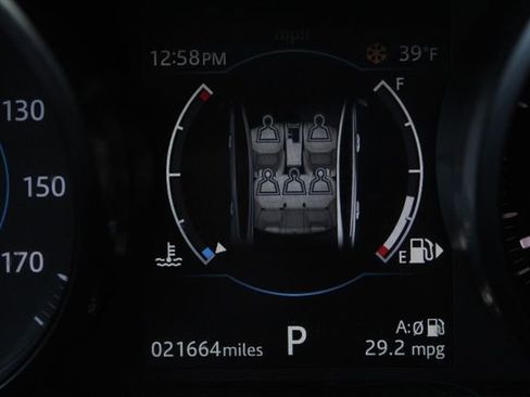 Used 2019 Jaguar XE Prestige image 8