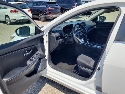 Used 2022 Nissan Sentra SV FWD image 9